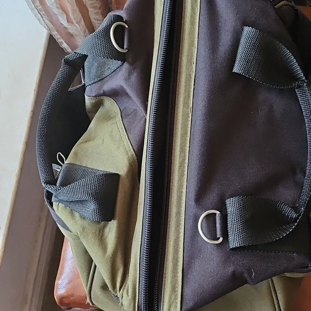 Olive Green and Black Men’s Carry Bag with Shoulder Strap